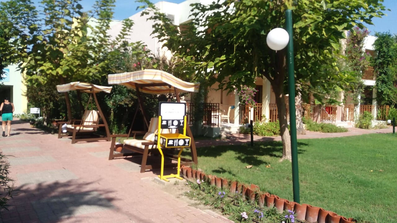 Wege in der Anlage VONRESORT Golden Beach