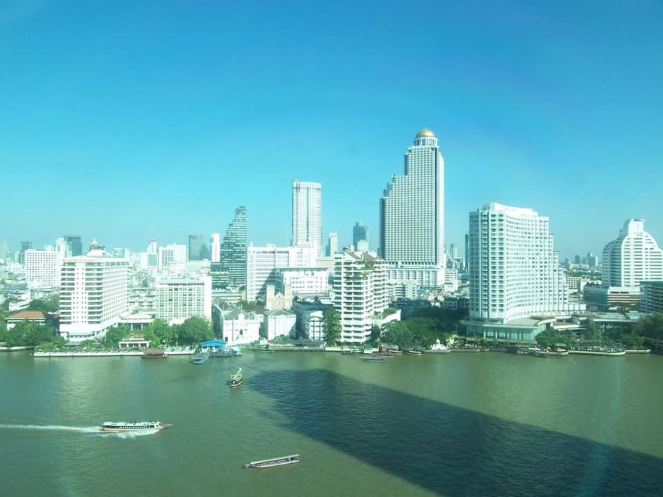 Blick auf die andere Fluss-Seite aus der 16. Etage Hotel The Peninsula Bangkok