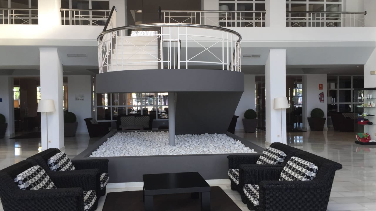 Schöne Eingangshalle Protur Vista Badia Aparthotel