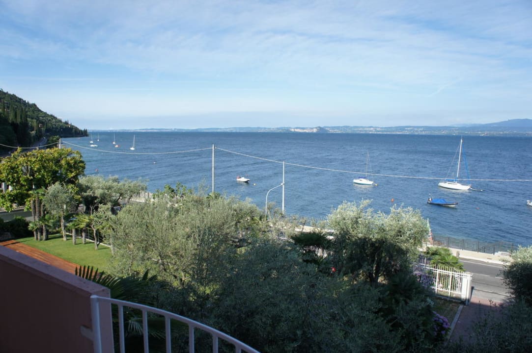 Blick vom Zimmer auf den Gardasee Hotel Eden