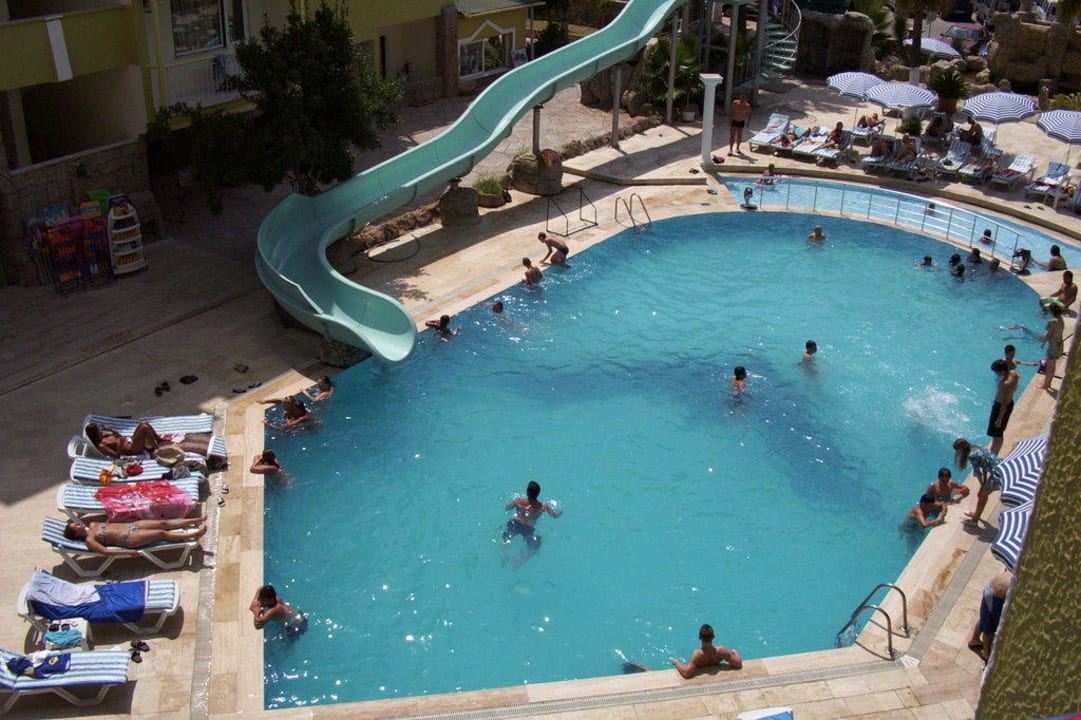 dreckiger Pool Hotel Club Tess