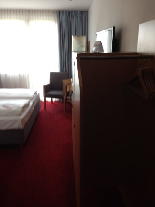 Kleiderstange mit mehreren Bügeln Spark by Hilton Vienna Messe Prater