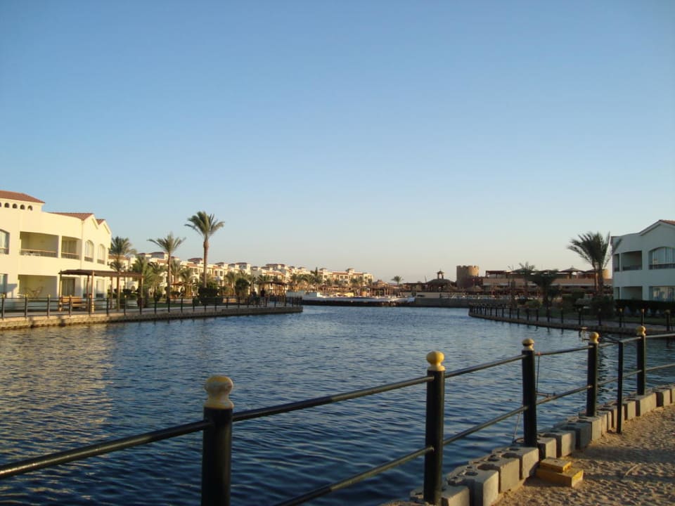 Weg zu Wasser und zu Fuss zum Strand Pickalbatros Dana Beach Resort - Hurghada