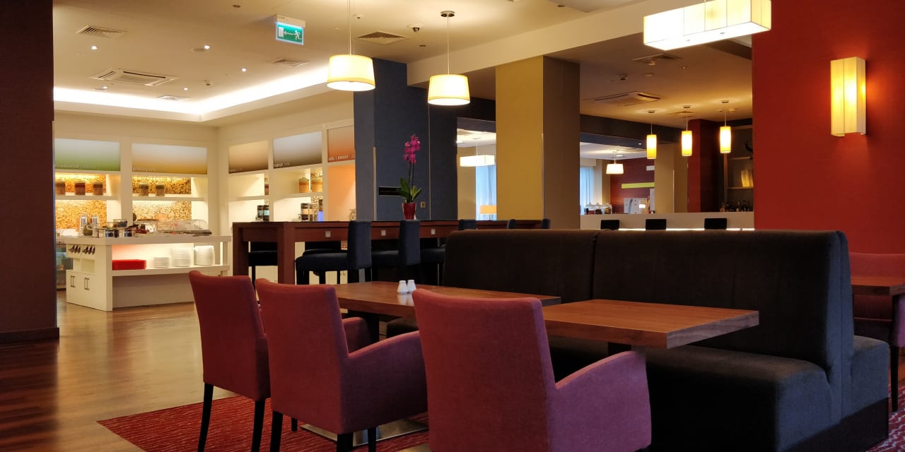 Lobby Hampton by Hilton Warsaw Airport