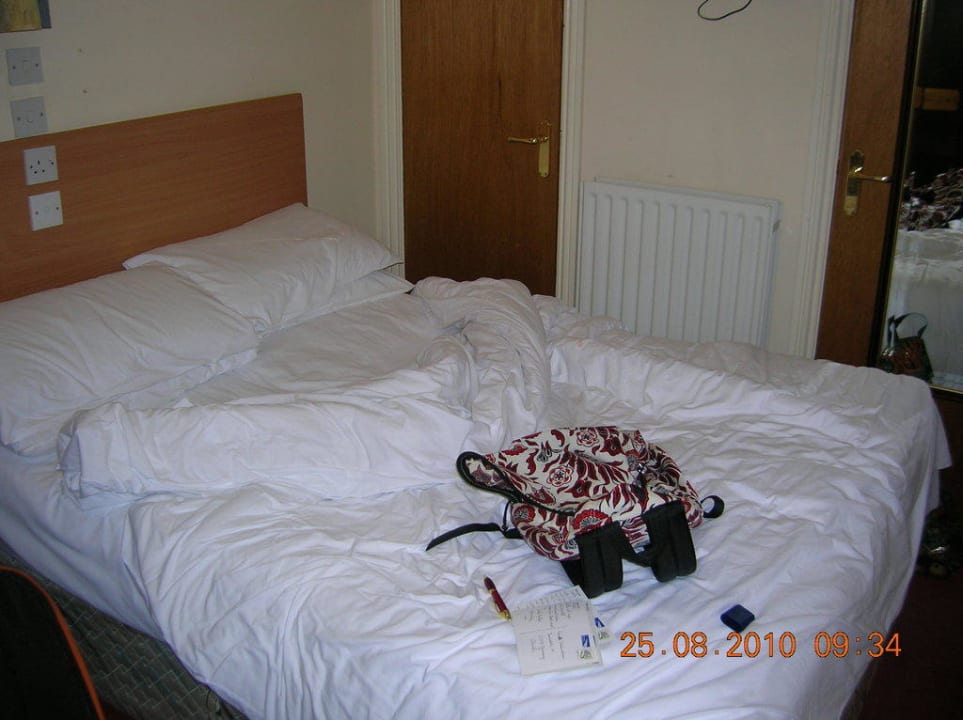 Bett im ersten Zimmer Guesthouse Leeson Bridge