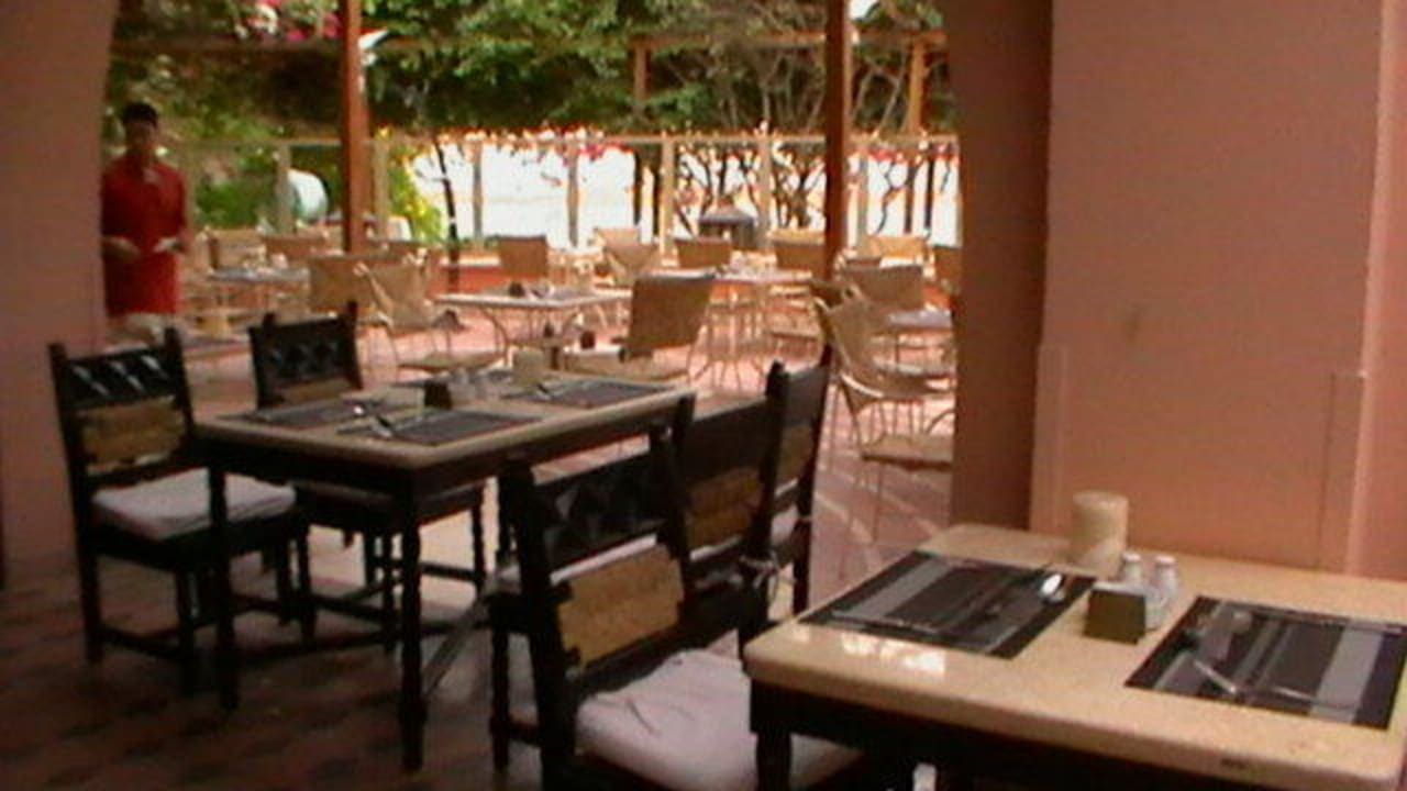 Restaurantaussenbereich mit Blick auf die Lagune Sultan Bey Hotel, El Gouna