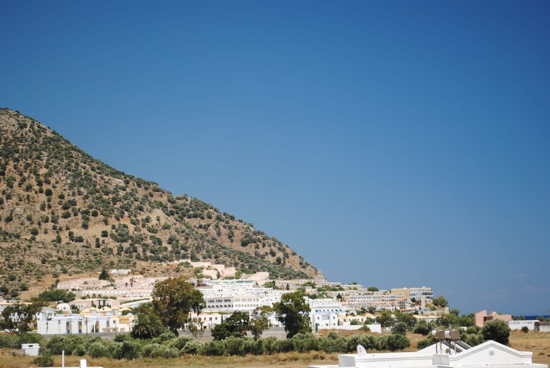 Blick vom Zimmer zur Ortschaft Akti Palace Resort & Spa