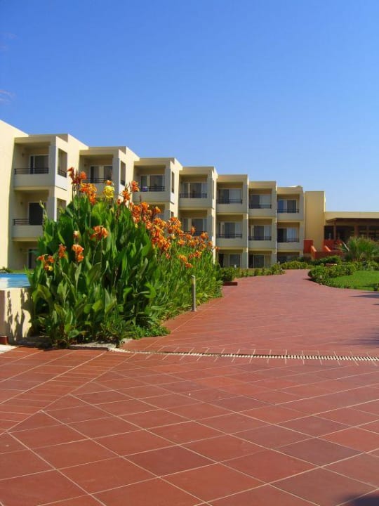 Vom Pool zur Rezeption Sunprime Platanias Beach