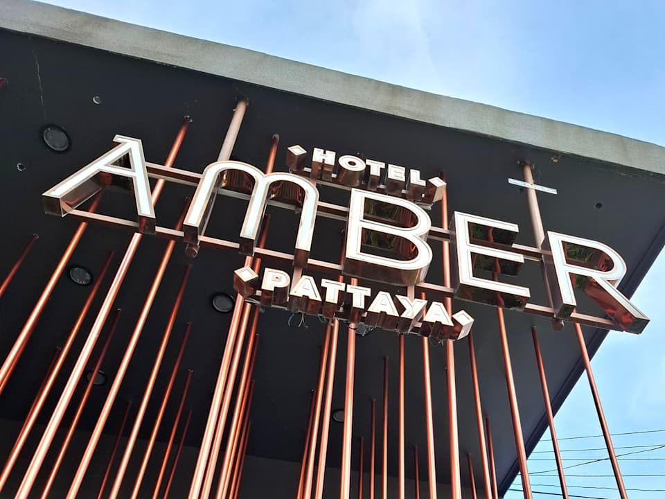 Außenansicht Hotel Amber Pattaya