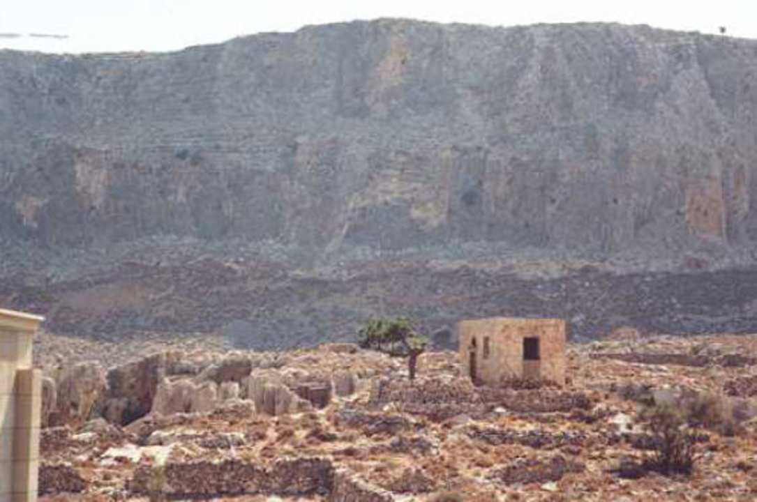 Neben der Hotel-Westseite Lindian Dream Seaside Resort