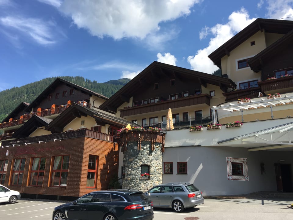 Außenansicht BergSpa & Hotel Zamangspitze