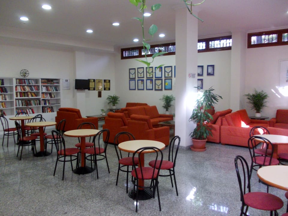 Aufenthaltsraum im Untergeschoss Apartamentos Casablanca