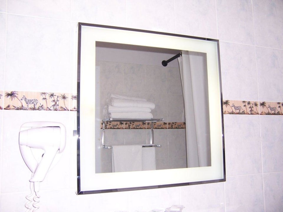 Spiegel im Badezimmer Hotel Excelsior Le Baldaquin