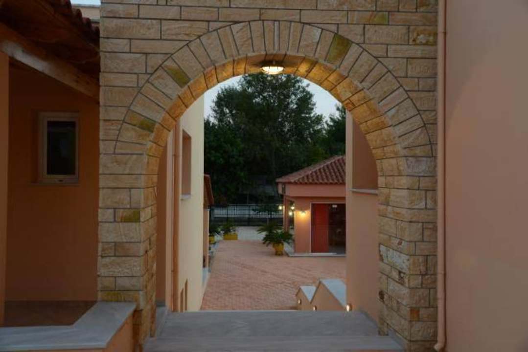 Exterior View Hotel Maria's Filoxenia Suites