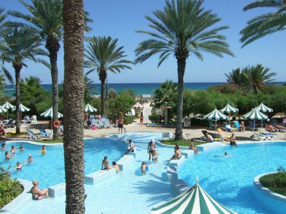 Grosser Pool El Ksar Resort & Thalasso