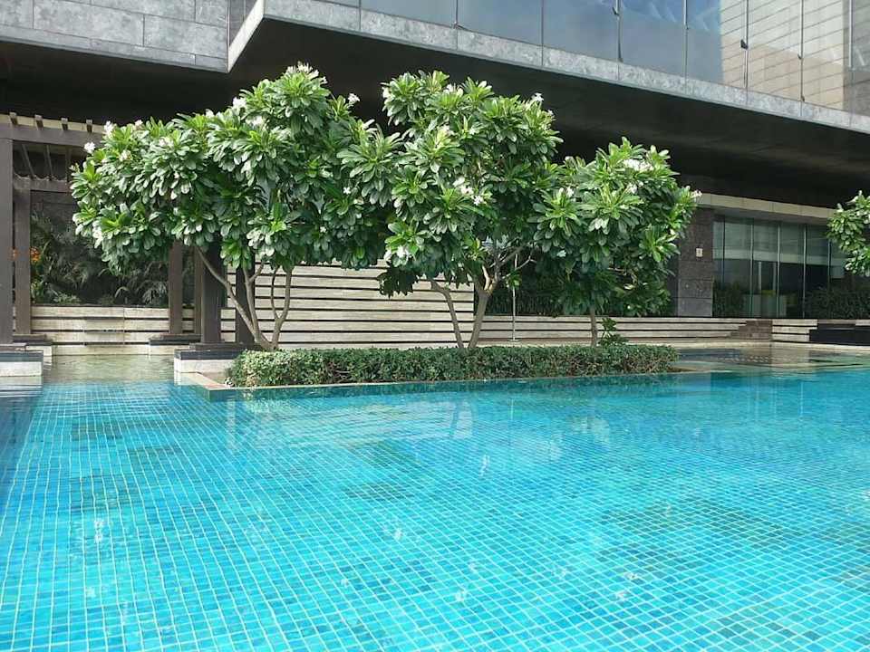 Pool im Club Tower The Leela Ambience Convention Hotel Delhi