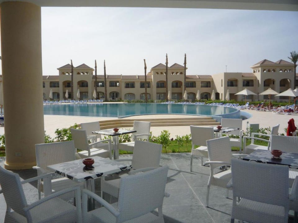 Von der Poolbar Richtung Pool Cleopatra Luxury Resort Makadi Bay