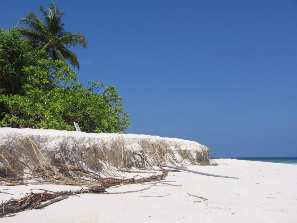 Strand auf der Luvseite Angaga Island Resort