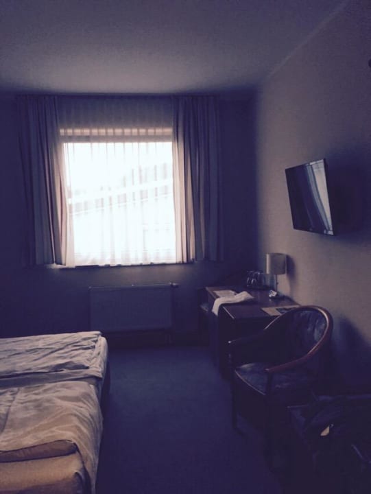 Bett / Schreibtisch Feel Good Hotel Chemnitz