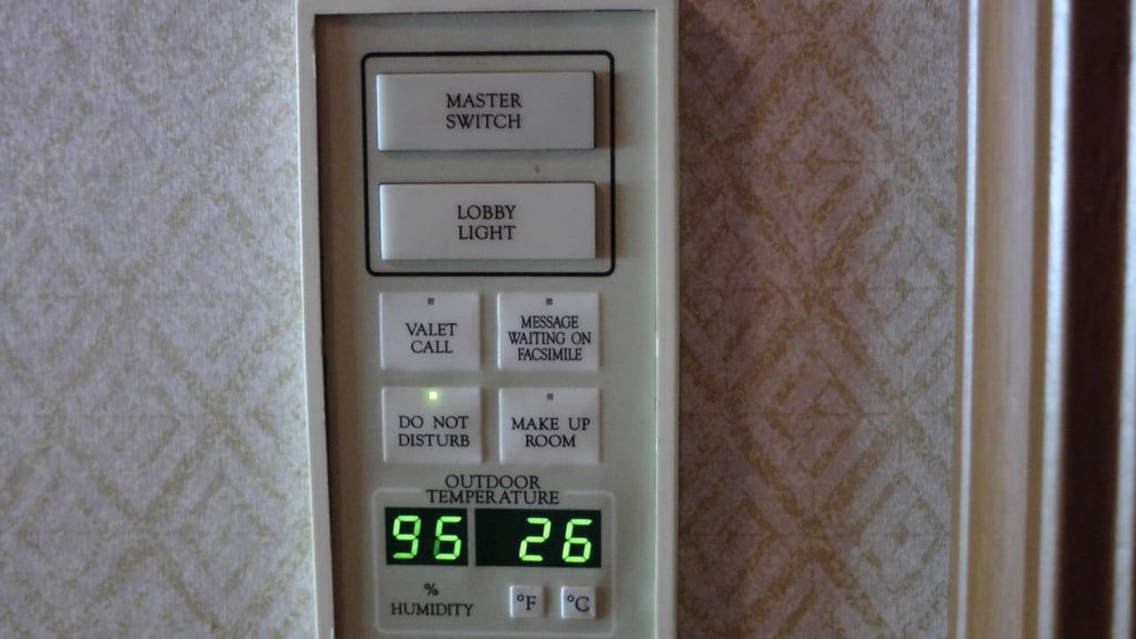 Anzeigentafel Hotel The Peninsula Bangkok