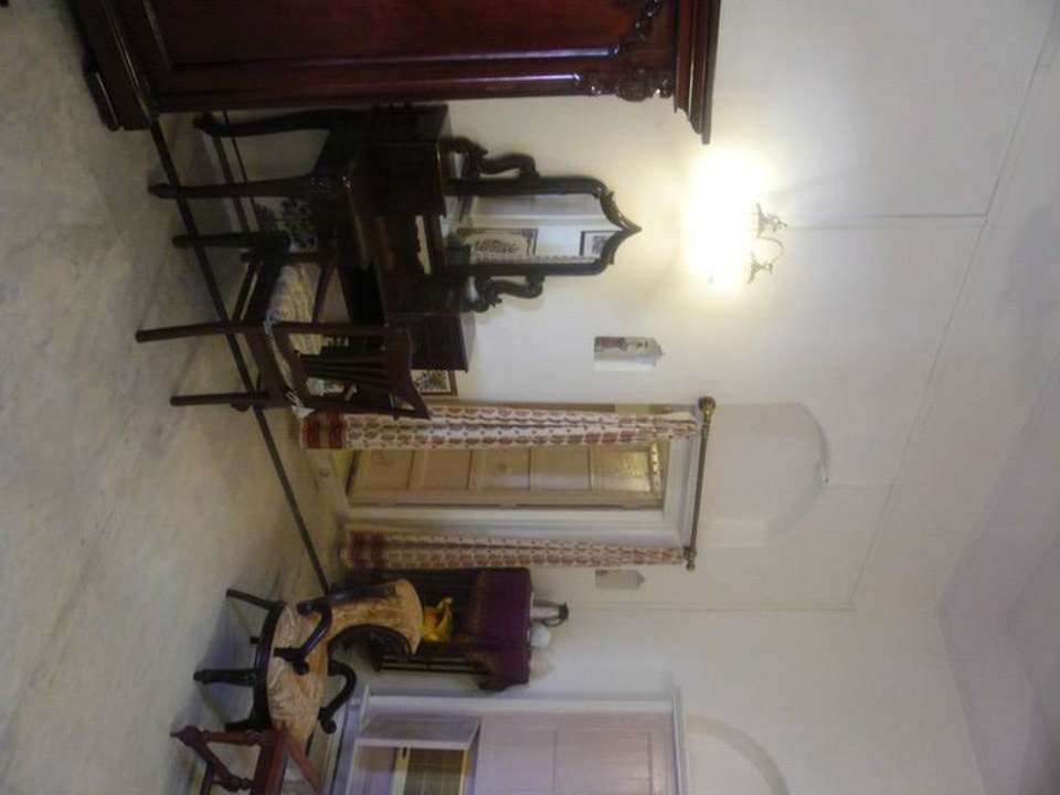 Zimmer mit Badtür Laxmi Vilas Palace