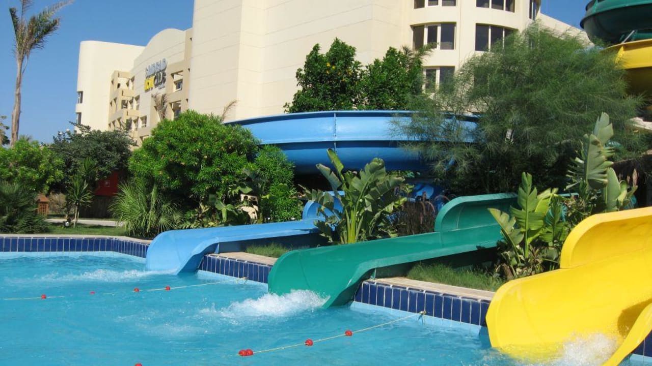 Zjezdzalnie w agua parku Sindbad Club
