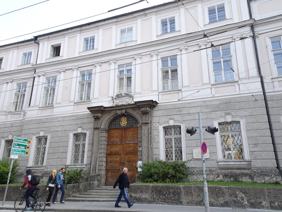 Außenansicht Gästehaus im Priesterseminar Salzburg
