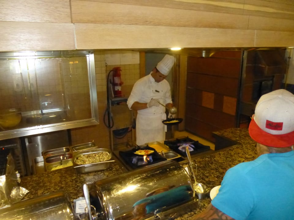 Immer frisches Rührei und Omlette  Alba Queen Hotel