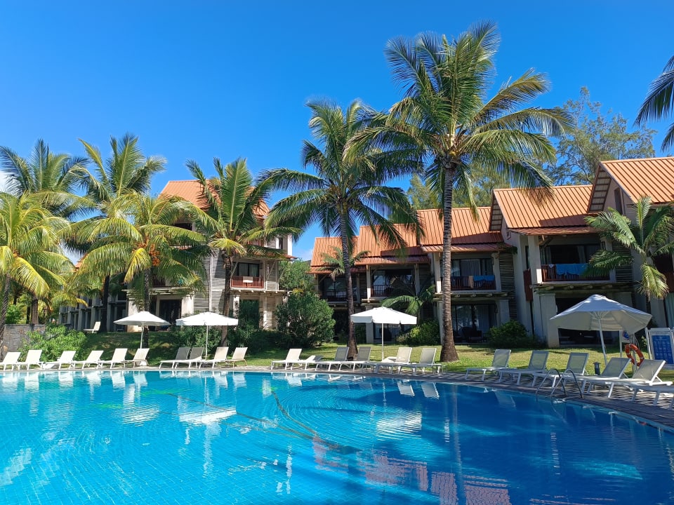 Pool Crystals Beach Resort Belle Mare, a member of Radisson Individuals