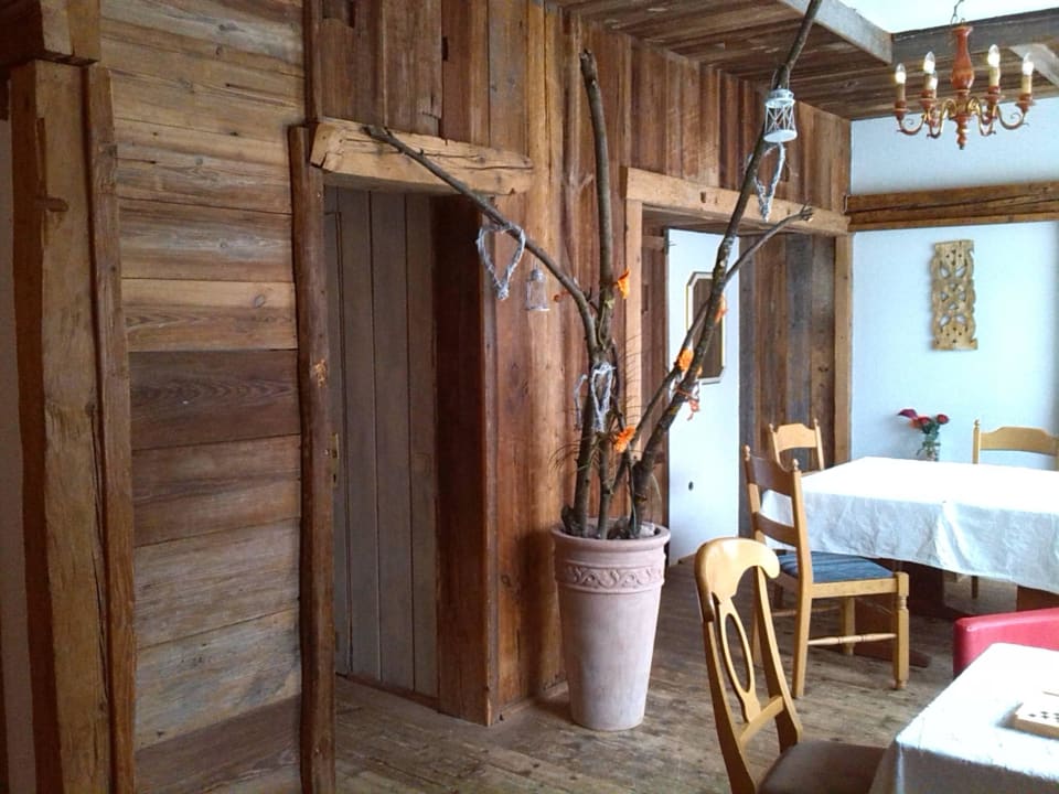 Kleine urige Stube im Eingangsbereich Garni Hotel - Das Alpin Kaiserzeit