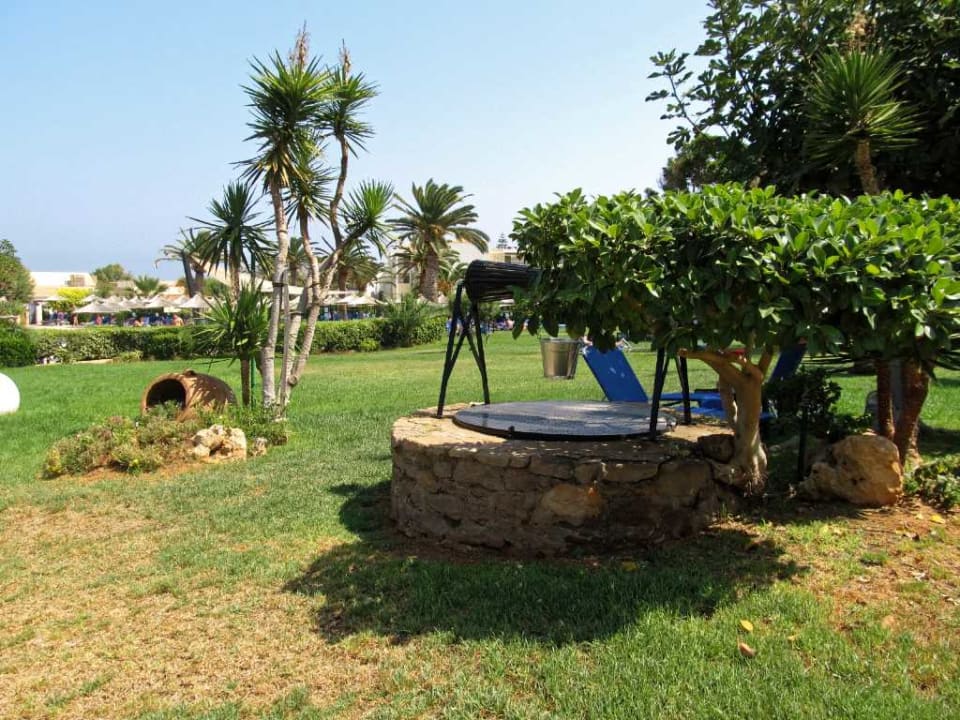 Gartenanlage Anissa Beach & Village