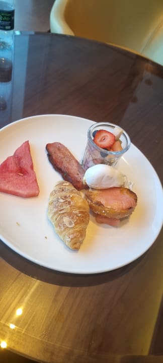 Gastro Rose Rayhaan by Rotana