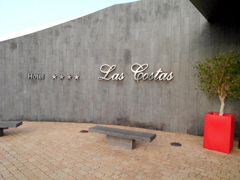 Vor dem Hotel Hotel Las Costas