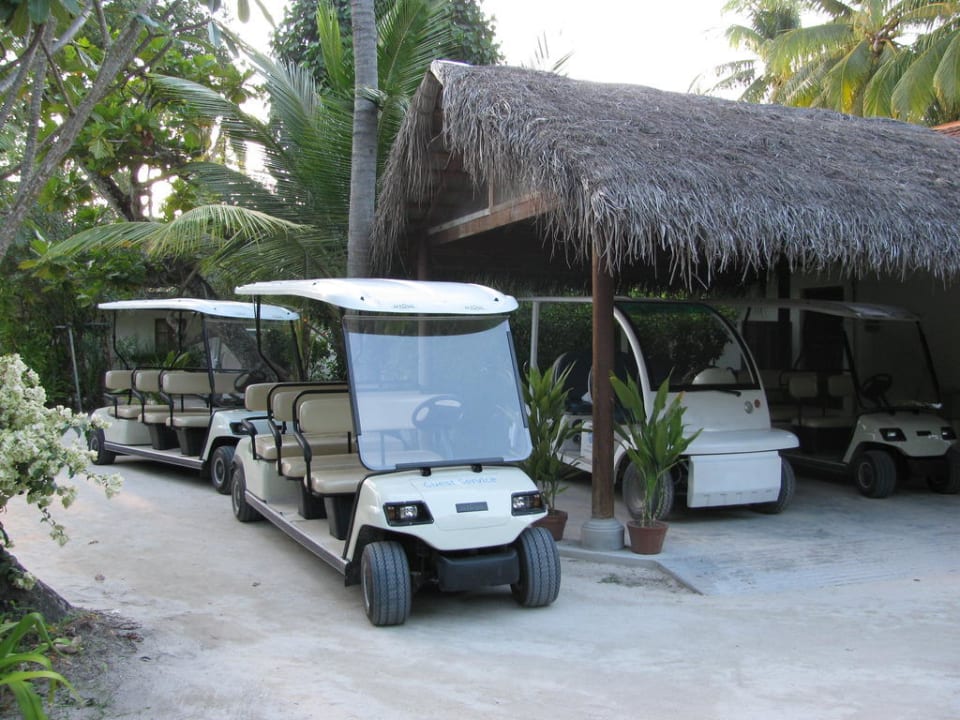 Buggy Parkplatz Kuramathi Maldives