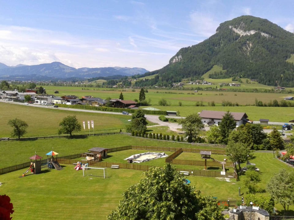 Schöne Außenanlage Babyhotel Babymio