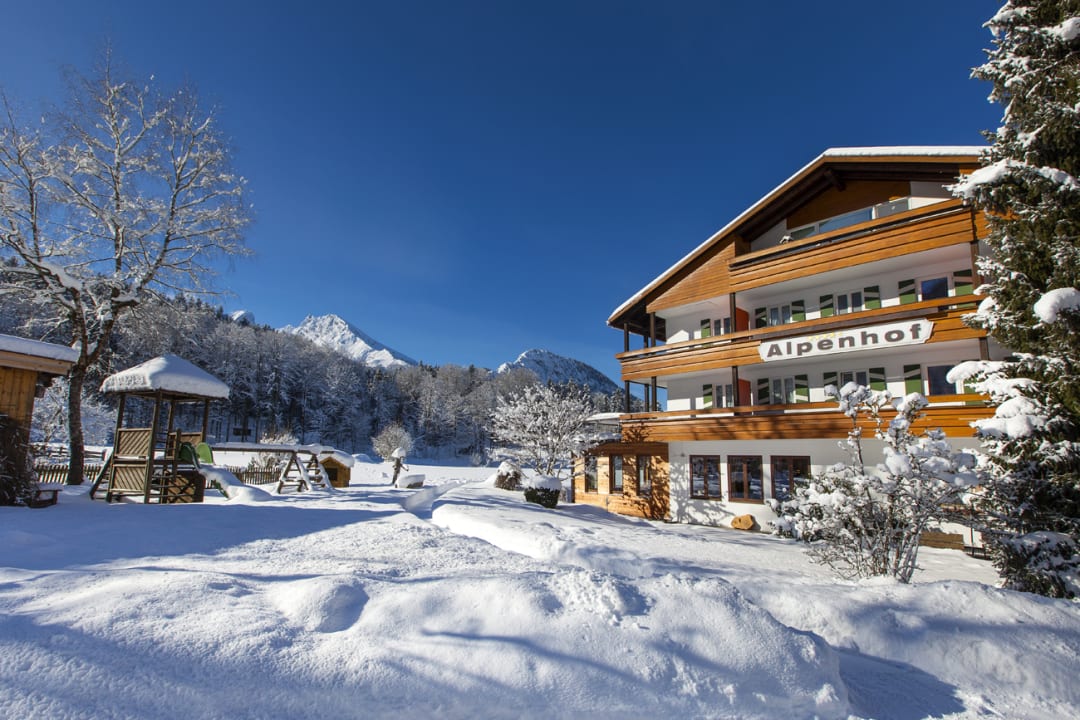 Außenansicht Alm- & Wellnesshotel Alpenhof