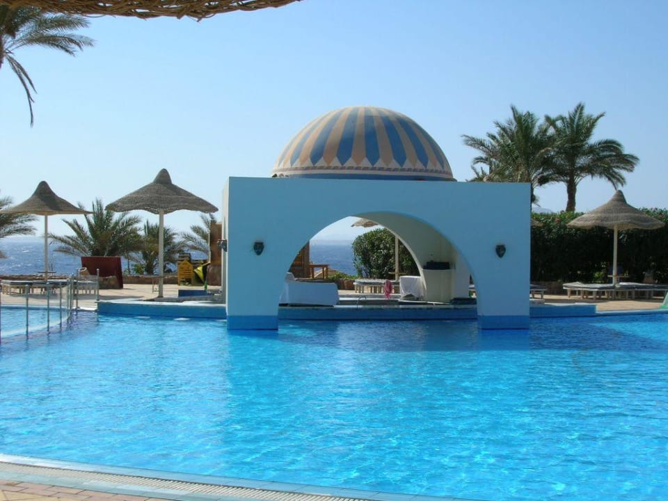 Beachpool mit Poolbar Hotel Nubian Village