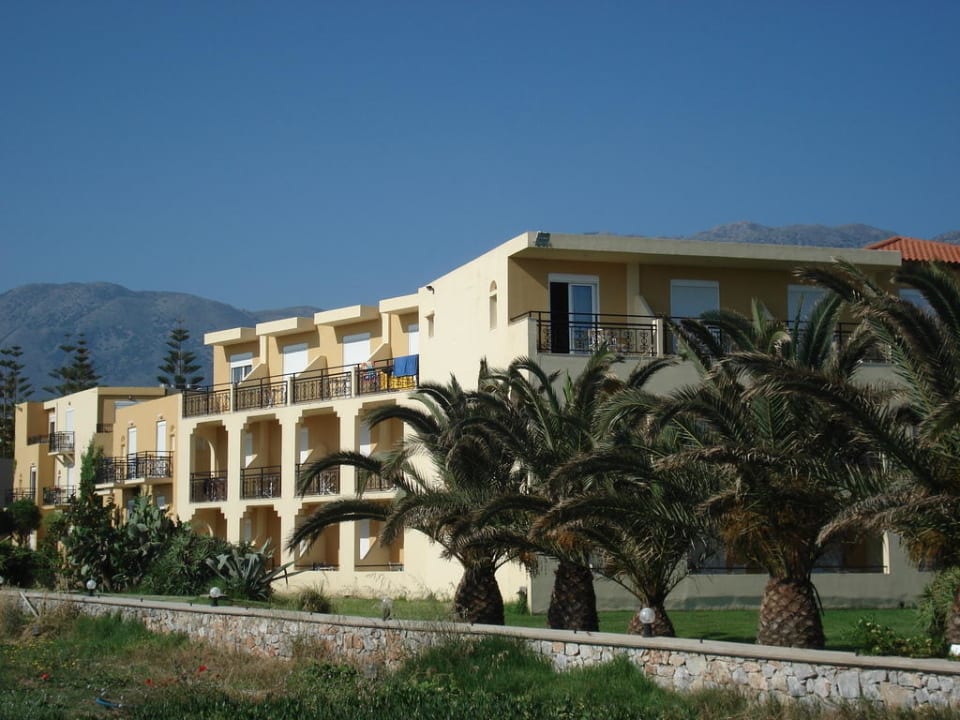 Ostseite vom Strand aus gesehen Vantaris Luxury Beach Resort