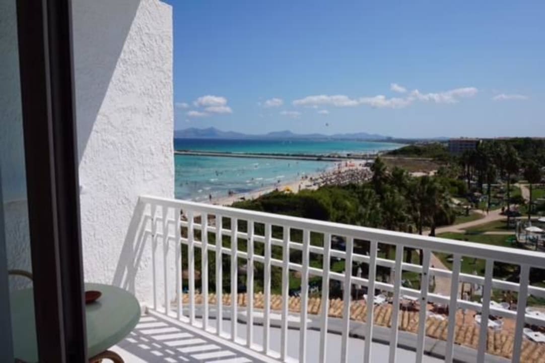 Balkon und Strand Playa Esperanza Resort