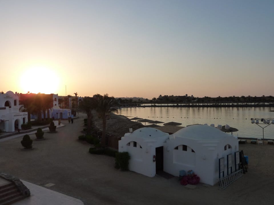 Hotelanlage bei Dämmerung Arabella Azur Resort