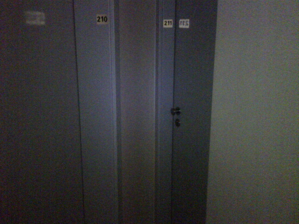 Eingang zum Zimmer Hotel Apadana