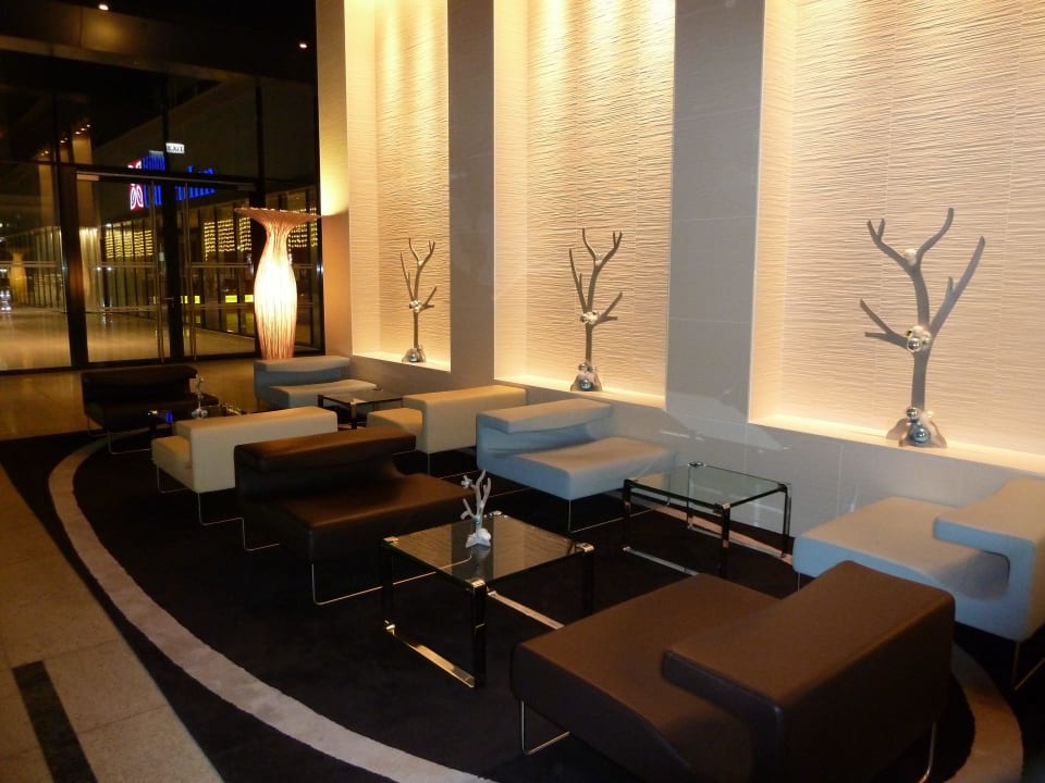 Lobby Hilton Frankfurt Airport