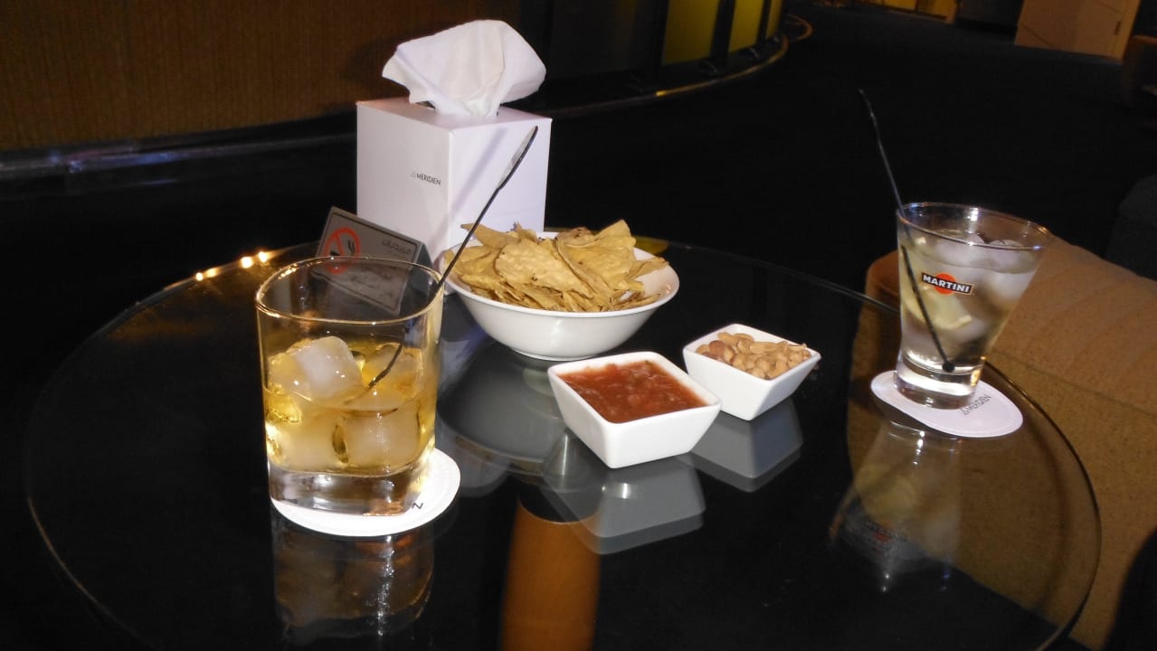 Astro Bar Hotel Le Meridien Al Aqah Beach Resort