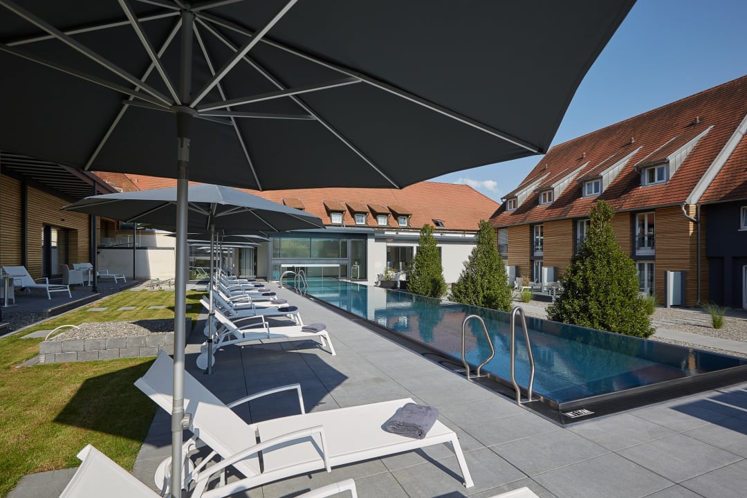 Pool Schloss Reinach