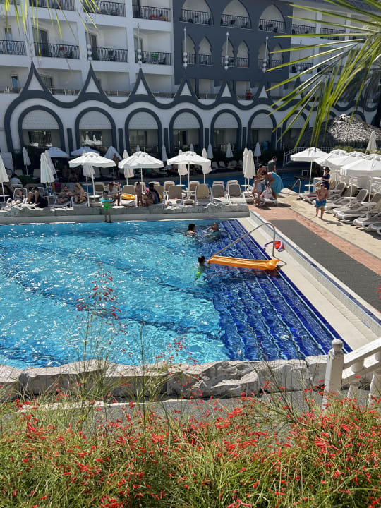 Pool Well Palace Side