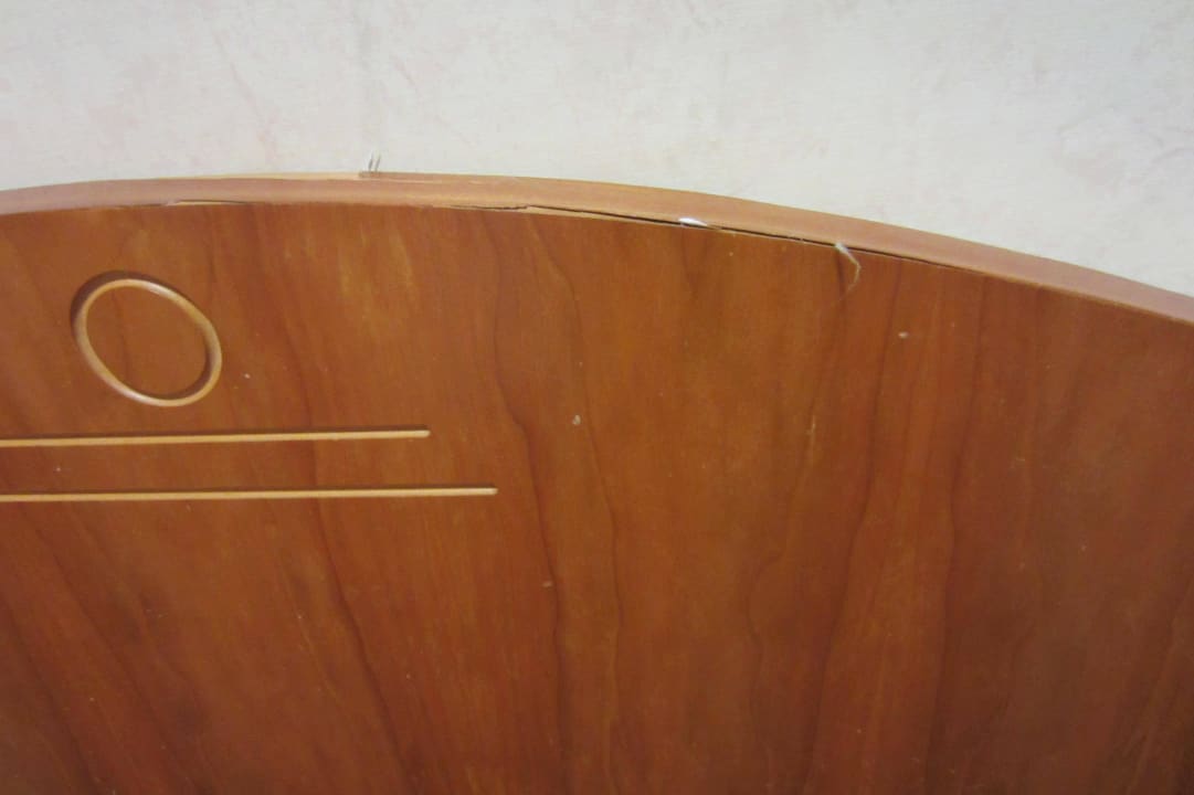 Kofferablage mit Holzsplittern Lindner Hotel Cottbus