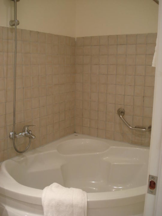 Bad im kleinen Familienzimmer Grecotel Casa Paradiso