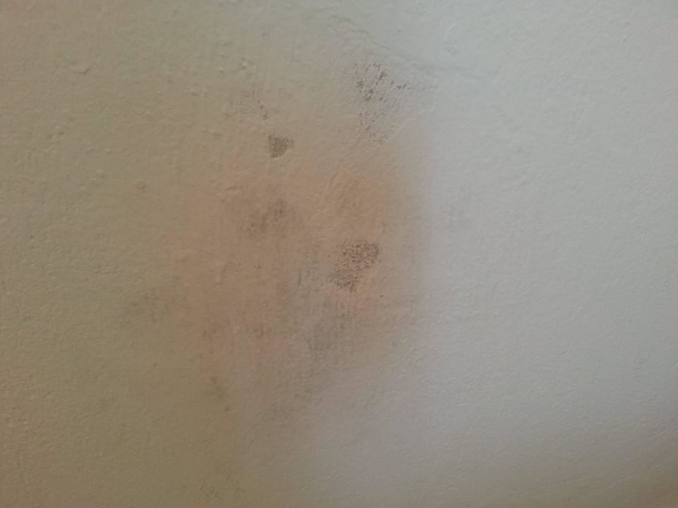 Putz fält von der Wand Hotel Geranion Village