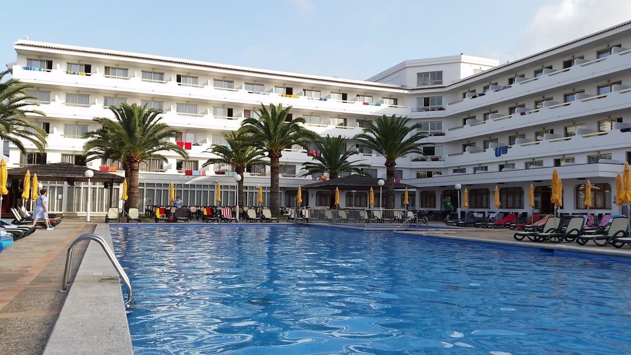 Das Hotel und der Pool Millor Sol