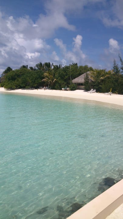 Bei Ankunft vom Steg nach links Summer Island Maldives